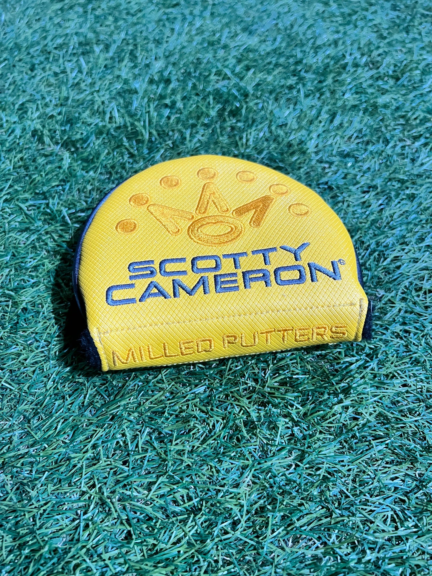 Scotty Cameron center shafted mallet headcover