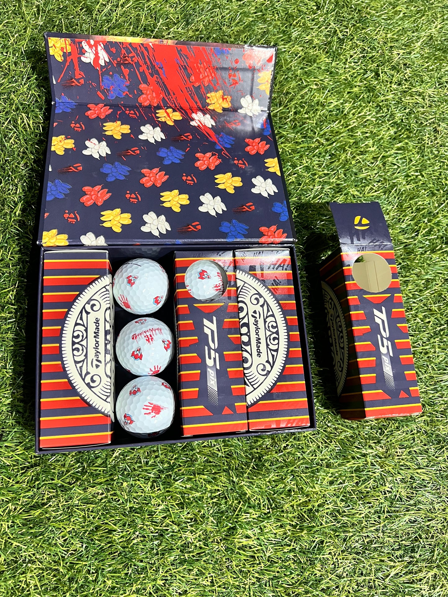 TaylorMade TP5 pix Special Edition Circus balls FULL DOZEN